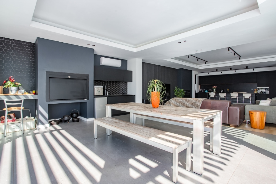 5 Bedroom Property for Sale in Val De Vie Estate Western Cape